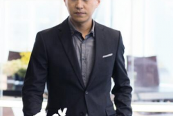 斩东演的电视剧,演绎传奇人生，电视剧中的英雄本色