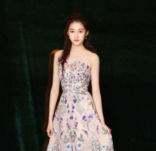 关晓彤进入娱乐圈吃瓜